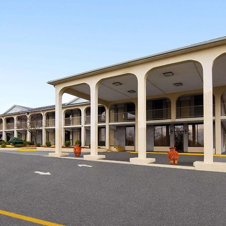 Days Inn By Wyndham Columbia Kentucky Buitenkant foto