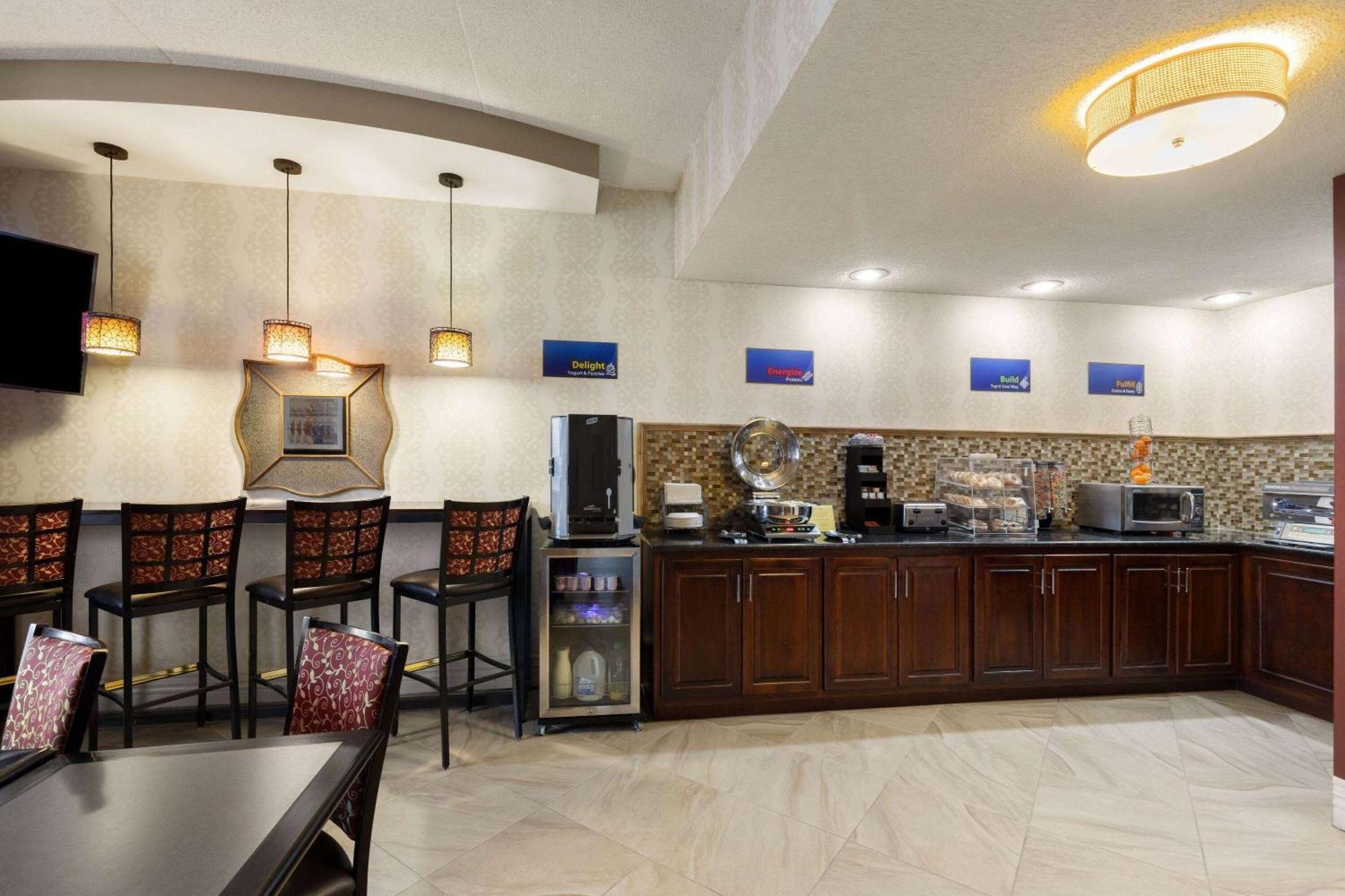 Days Inn By Wyndham Columbia Kentucky Buitenkant foto